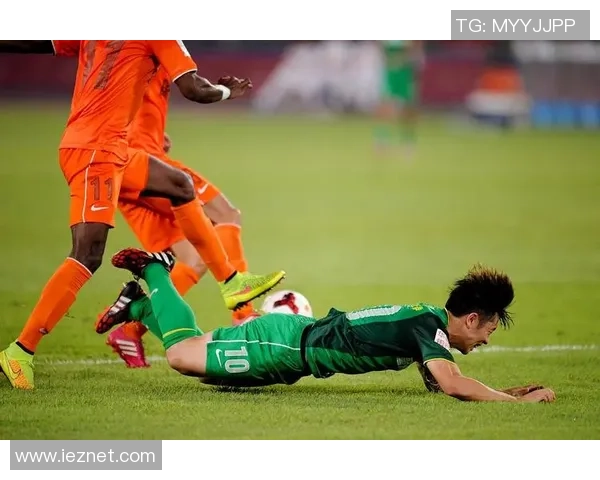 足球明星意外遭雷击瞬间视频曝光引发网络热议与关注